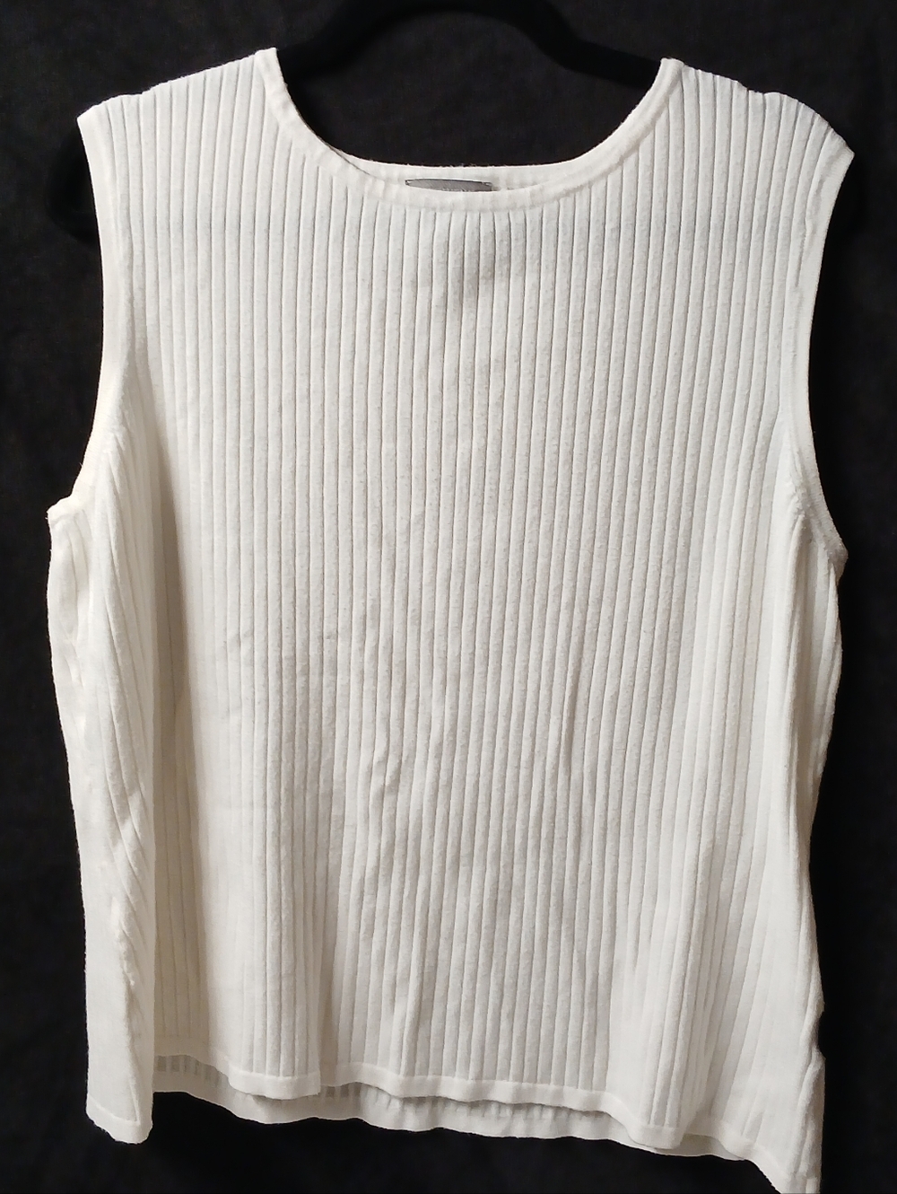 Investments White Ribbed Sleeveless Tank Top